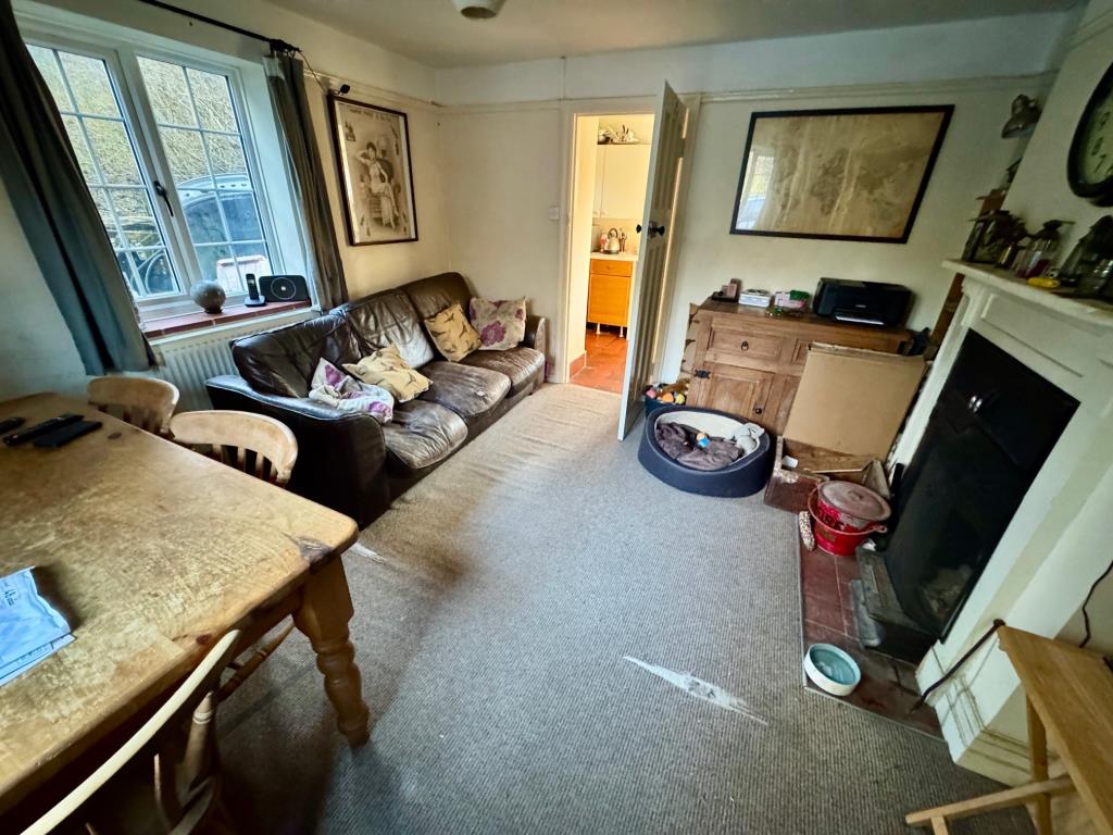 Lot: 83 - A PAIR OF SEMI-DETACHED COTTAGES IN POPULAR LOCATION AND LAND EXTENDING TO APPROX. 1.3 ACRES IN TOTAL - No 2 Living room